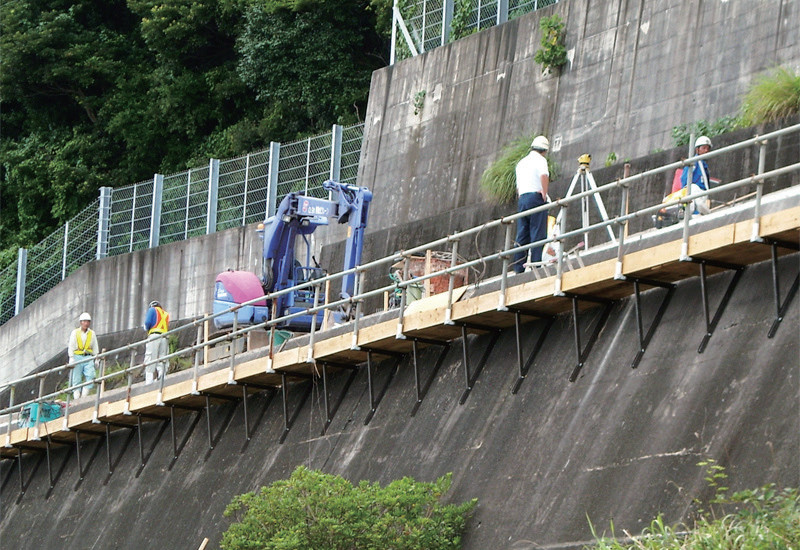 水抜きパイプ足場 水抜きパイプ取り付け専用足場ブラケット ホーシン Hoshin 至高