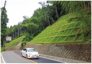 景観に配慮した道路のり面の施工例