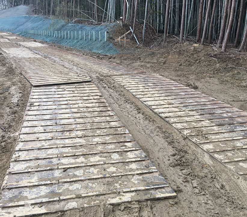 フラットバー付敷鉄板施工例