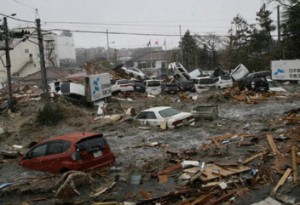 写真-3：津波襲来 正門前（15時48分）