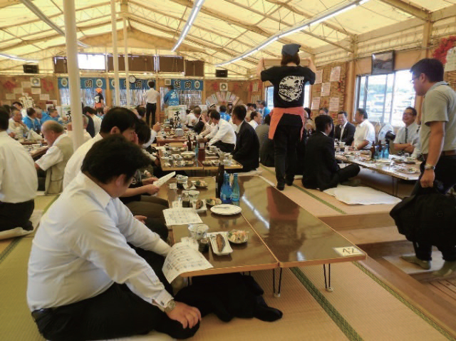 【写真−3 鮎やなの食事処「かわまち交流館」(宮崎県延岡市・五ヶ瀬川水系五ヶ瀬川)】
