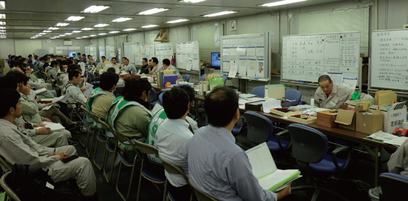 【写真− 10 現地本部の様子】