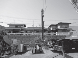 写真-9 鋼矢板圧入状況