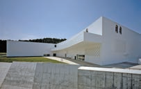 【青森県立美術館】(2006年開館 設計:青木淳)