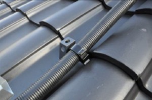 ene_120522_photo02 プラフレキR屋根固定部品