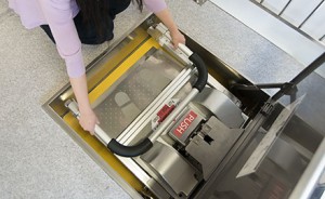 ナカ工業がステップを踏むだけで下階に避難できる『UDエスケープ』を発売 ナカ工業がステップを踏むだけで下階に避難できる『UDエスケープ』を発売