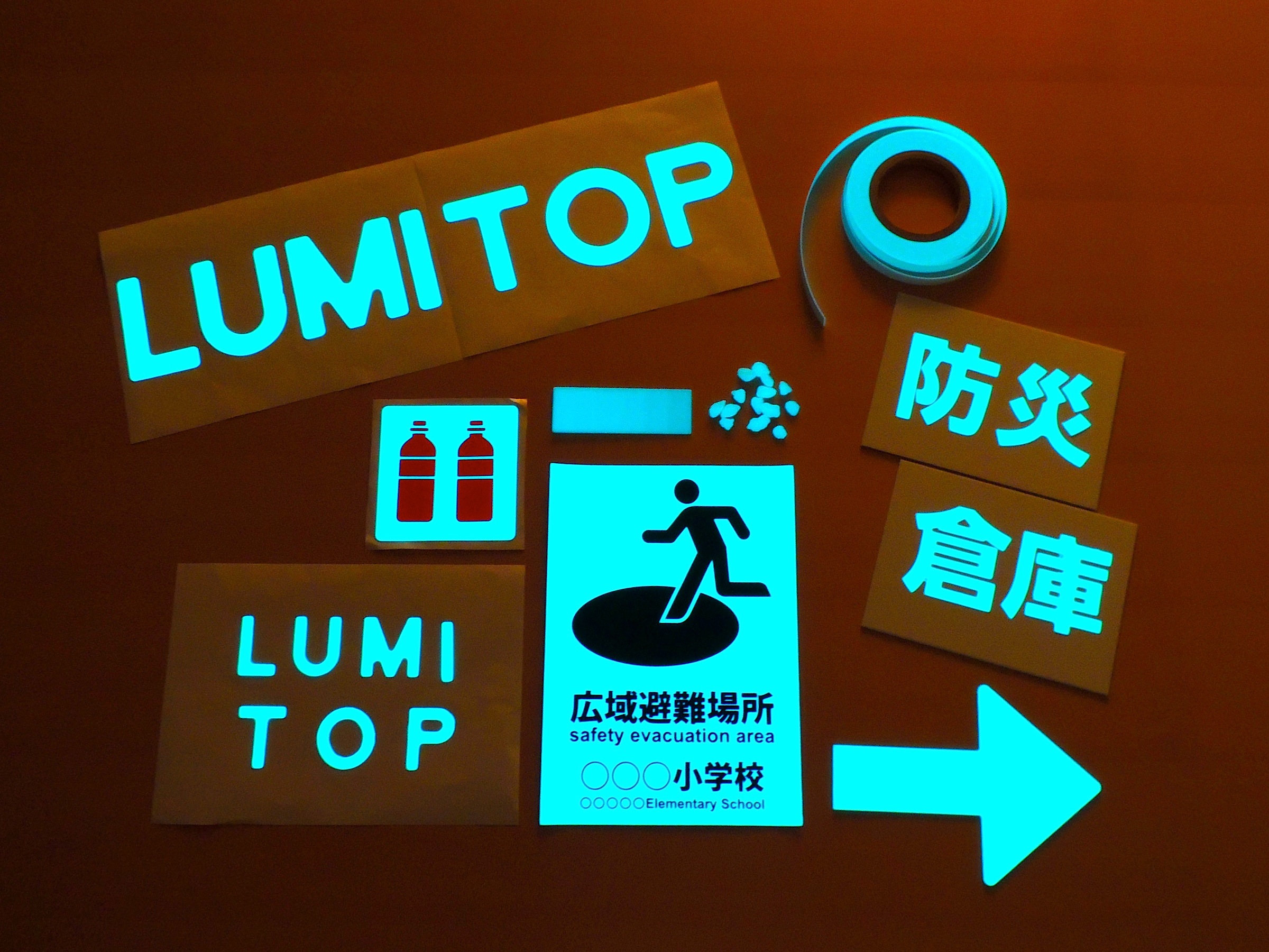 曲がる屋外向け蓄光シート『LUMITOP(ルミトップ)™』