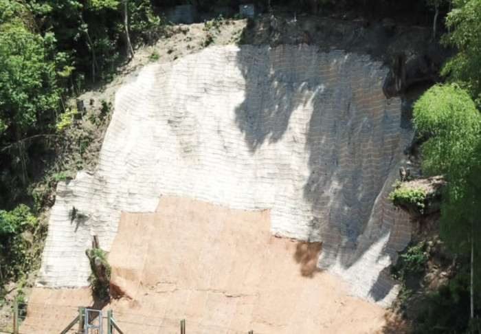 表層土砂流出抑制対策工法（EPM）の写真