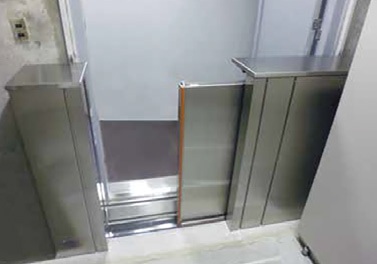 スライド式防水扉の写真