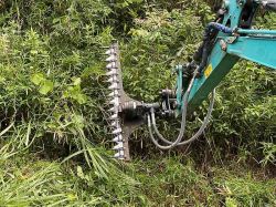 草刈り・伐採用小型油圧ショベルアタッチメント「T・トリマー」の詳細