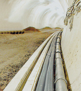 トンネル側道