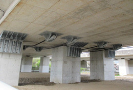 タナカ-AZ　高架橋の落橋防止装置の採用例