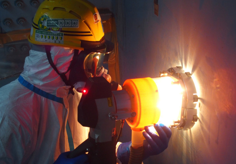 鋼構造物表面処理用レーザークリーニング工法 JPL工法®／密閉集塵式パルスレーザー表面処理工法