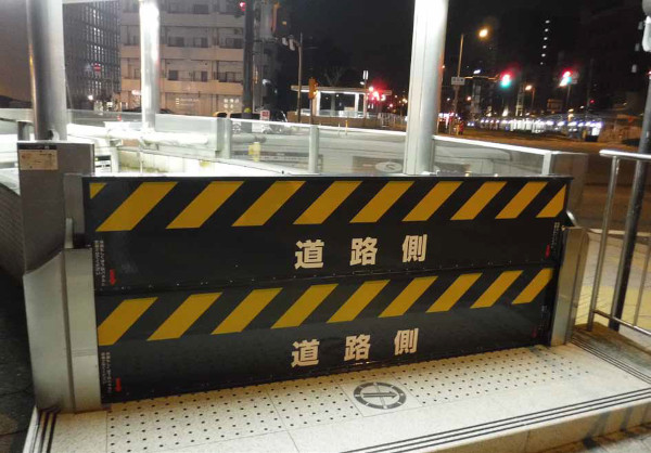 軽量・簡単設置　アルミハニカム製止水板