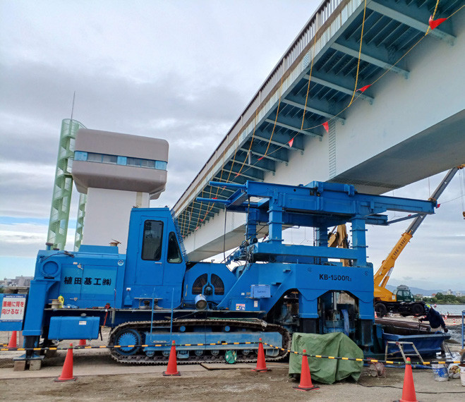 空頭制限狭隘地対応工法　低空頭オールケーシング（全回転式）スライド工法