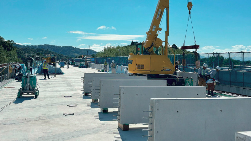 プレキャスト製壁高欄　E＆A工法