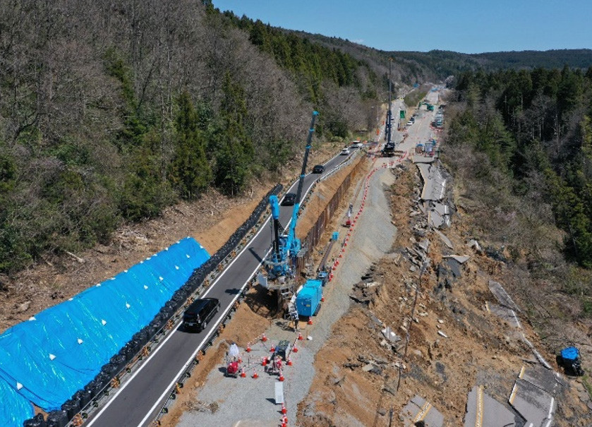 フライホイール式パイルオーガ　硬質地盤クリア工法