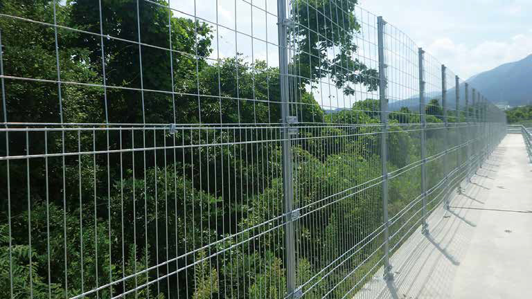防護製品　動物侵入対策型立入防止柵
