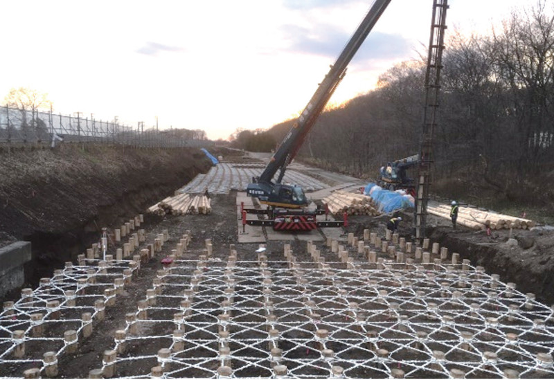 木杭を使用した地盤補強工法 パイルネット工法