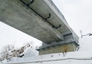 橋梁用ポリエチレン排水管工法