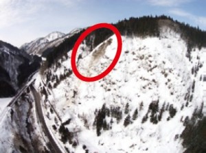 図-11　平成27年2月に発生した雪崩の全景
