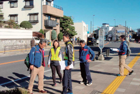 【写真-1 関東学連との合同徒歩パトロール状況(その1)