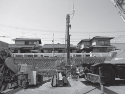 写真-9 鋼矢板圧入状況