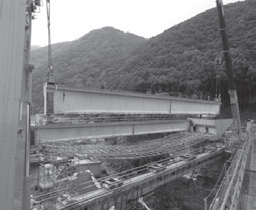 写真- 20 主桁架設状況