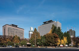 【写真-4 左:宮城県庁 右:仙台合同庁舎B棟 建物高さを周辺建物と合わせ,