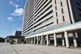 高層棟(A棟)ならびに儀仗広場