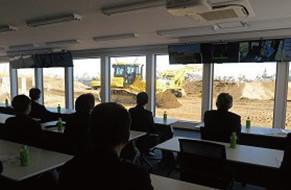 写真－1　ICT建設機械のデモンストレーション見学