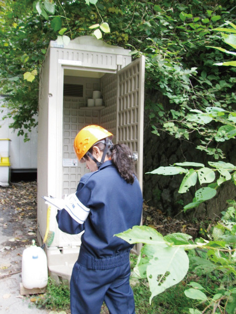 写真－1　手洗い用のポリタンクの設置（当時）