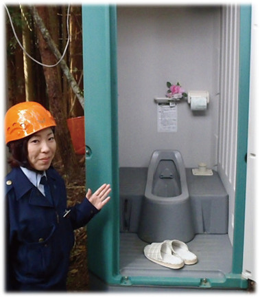 写真-6 トイレ専用スリッパの設置