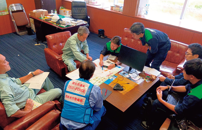 写真- 7 リエゾンによる支援ニーズの把握