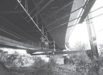 写真- 1 パイプ吊足場設置状況