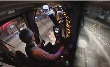写真-5 運転席視野等の調査状況