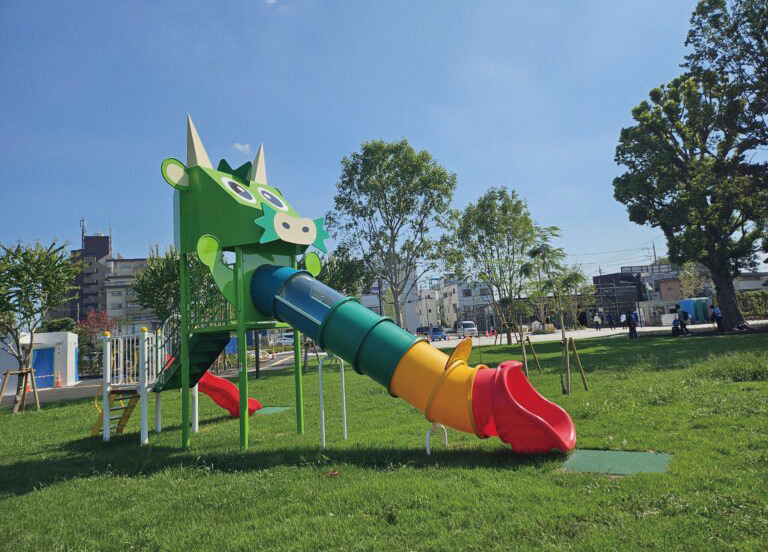 写真-4 ヌゥすべり台