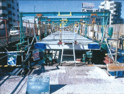 写真-4 鋼床版架設