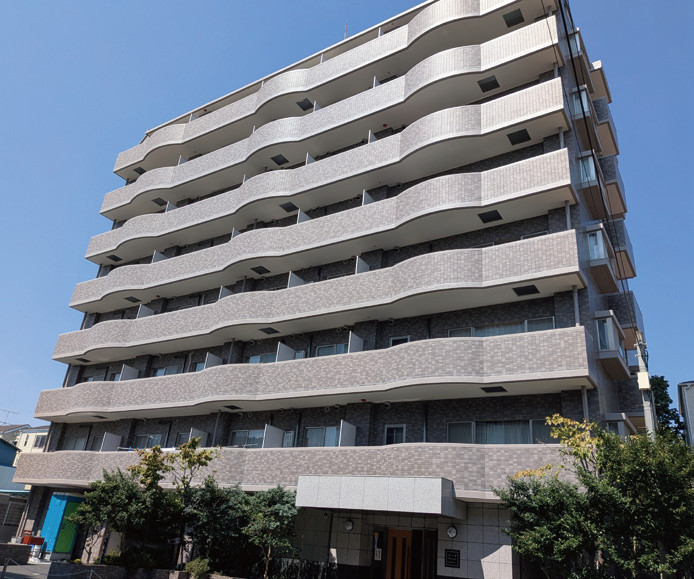 写真－1　GNSアンカー工法にて改修した建物例