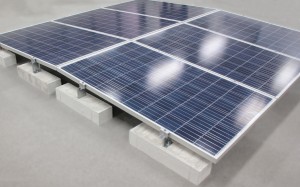 エクソルが太陽光発電システムの陸屋根専用架台『X-3（エックススリー）』を発売