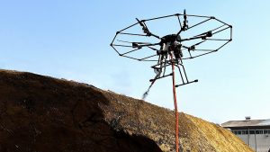 法面吹付用の大型有線給電ドローンによる植生基材吹付工法「グリーンインパルス」