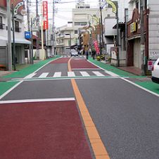 すべり止めカラー舗装用材 (表面処理工法) 可とう性エポキシ樹脂 セラグリップE-1000の詳細