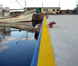 岸壁物揚場用氷砕ゴム板(港用) ラバーグリッドの詳細