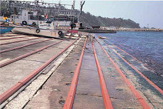 樹脂製滑り材(港用) シラ材 SH型の詳細