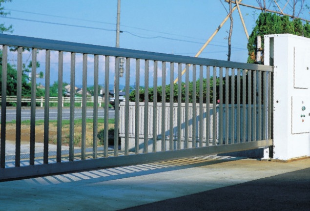 大型引戸式門扉