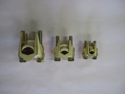 2本ボルト型コネクターの詳細