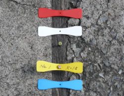 鋲ネクタイの詳細