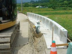 ガードクリフ(防護柵用L型擁壁)の詳細