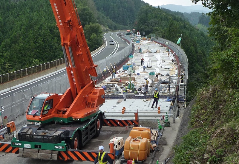 延長床版システムプレキャスト工法の詳細