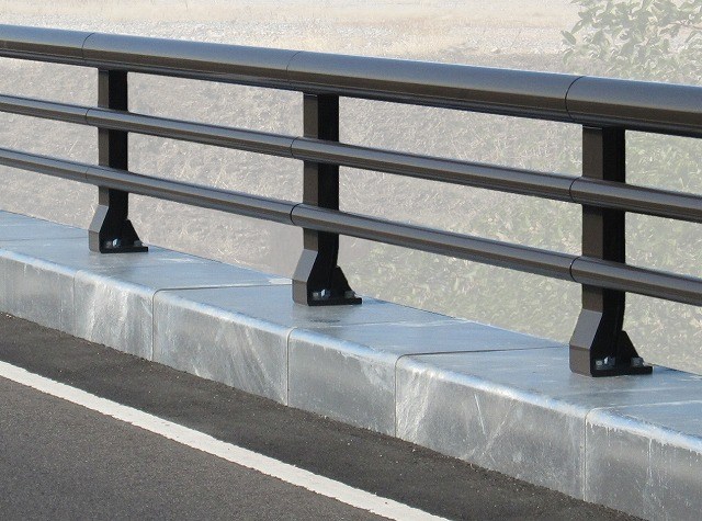 スチールウイング